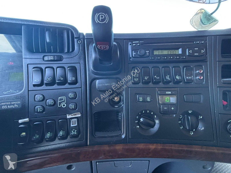 Kamion Scania 6x2 HIAB 288E-8 / BOX L=5281 mm