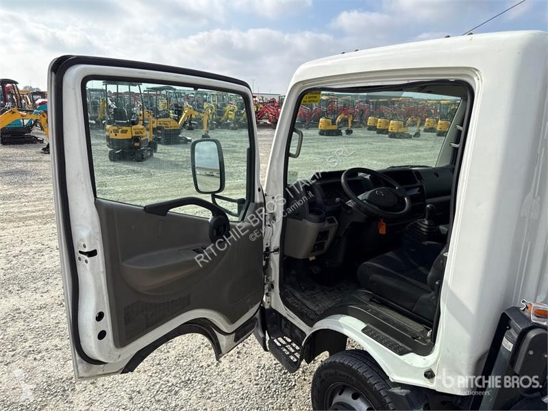 Camion Nissan Isoli PNT 230 20.5 m on Nissan...