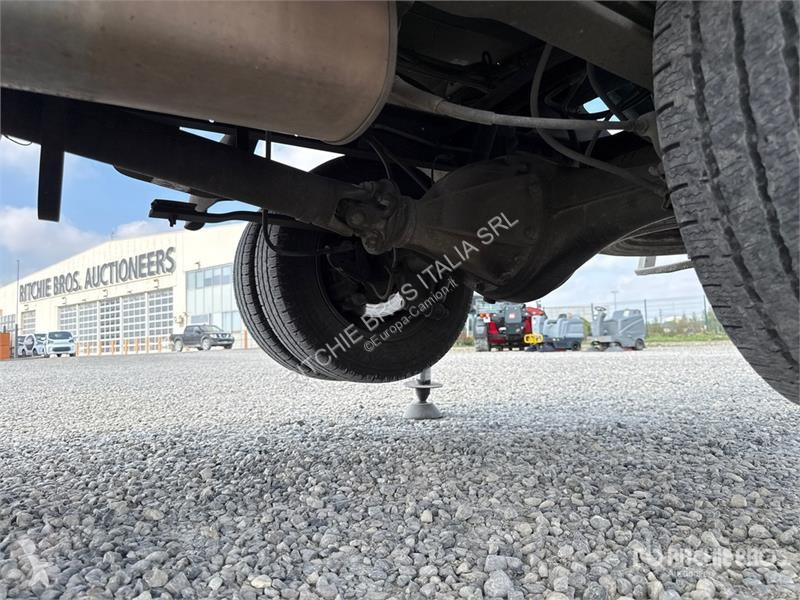Lastbil Nissan Isoli PNT 230 20.5 m on Nissan...