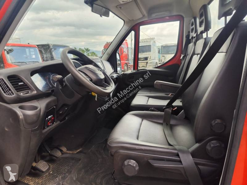 Véhicule utilitaire Iveco 35C14
