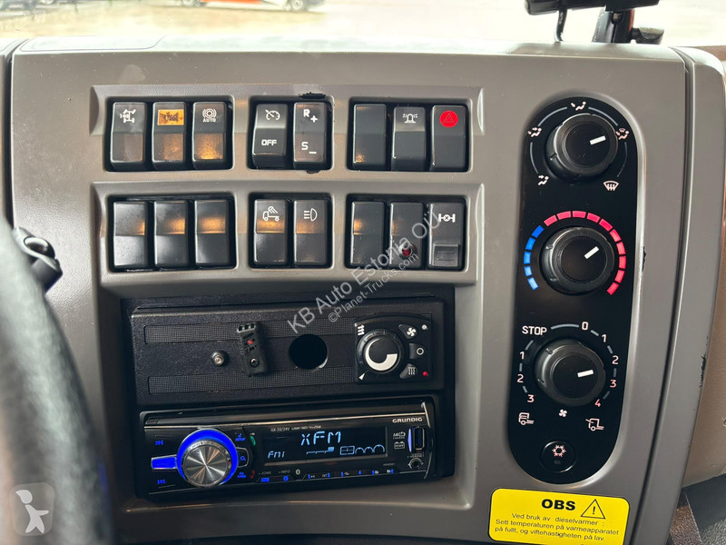 Renault 220 4x2 BOX L=4287 mm truck