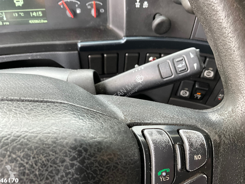 Lastbil Volvo 420 8x4 HMF 22 Tonmeter laadkraan