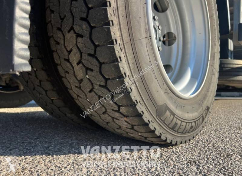 Iveco 120 E 28 P tector truck