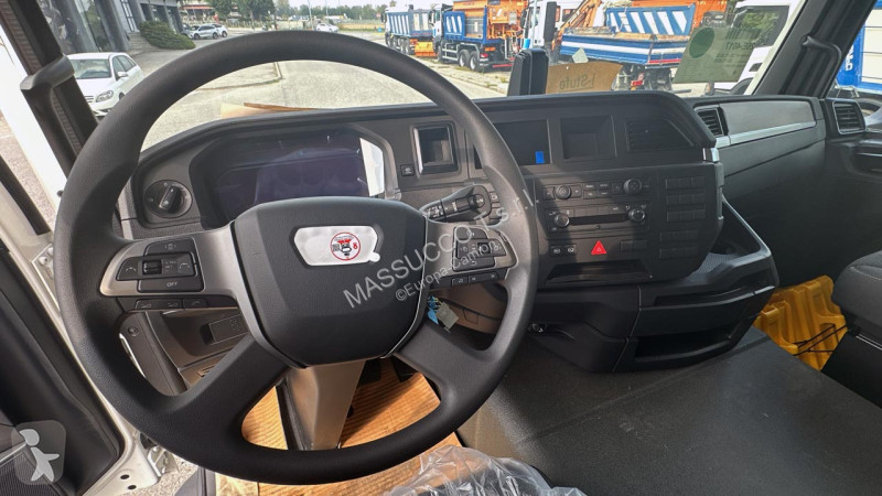 MAN TGS 33.520 6x4 truck