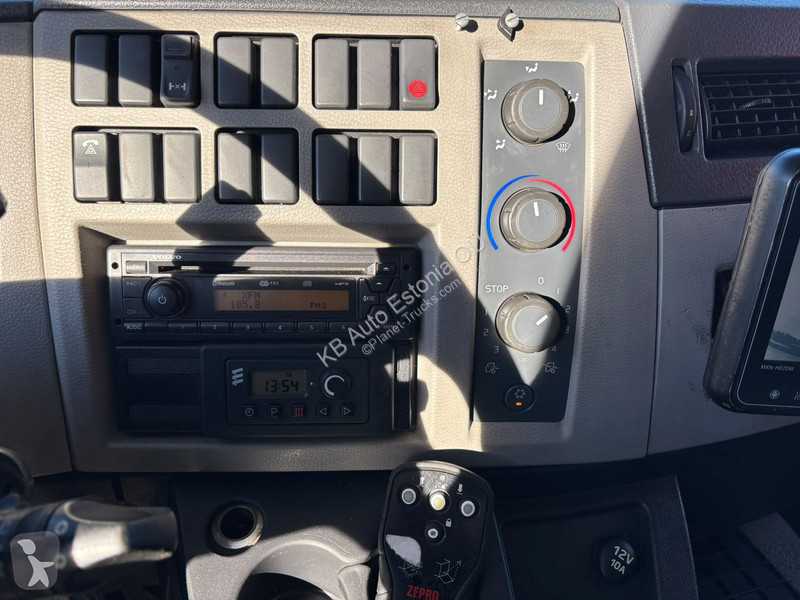 Volvo 240 4x2 BOX L=7694 mm truck