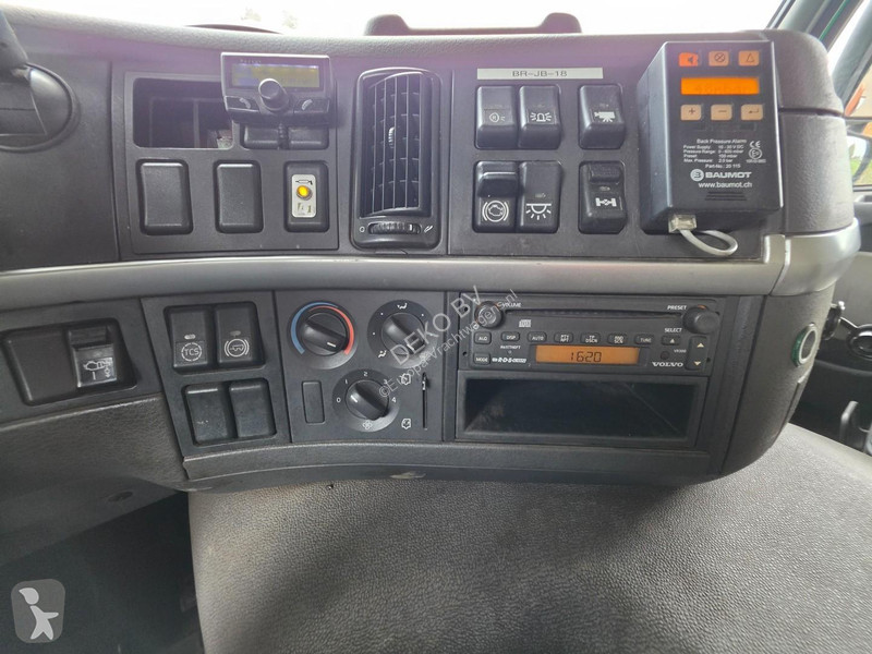 Volvo 9 4X2R FAL.9.0 RAD-A4/L90 CRANE/HOOK!! truck