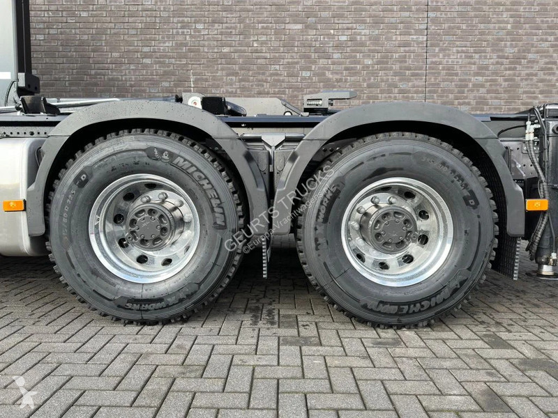 Kamion Volvo 500 8X4 HIAB HAAKARM + HIAB 548...