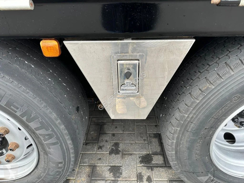 Kamion MAN 33.560 8X4 TRIDEM + HMF 4020-K8...