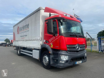 شاحنة مغطاة Mercedes