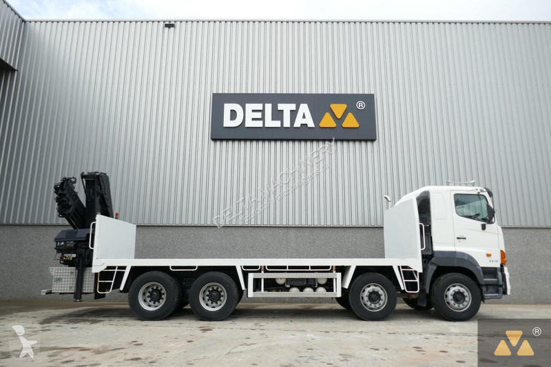 Camion Hino FY crane
