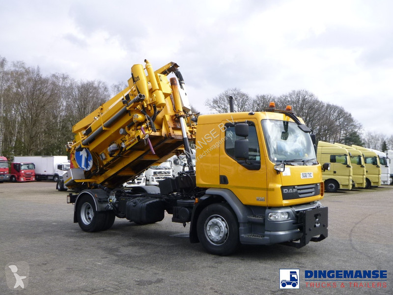 Camion DAF 55220 4x2 RHD Whale vacuum tank 7.5 m3