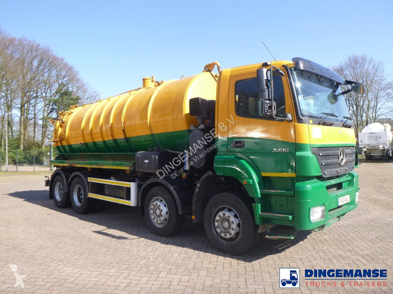 Camion Mercedes 3236 8x4 RHD vacuum tank