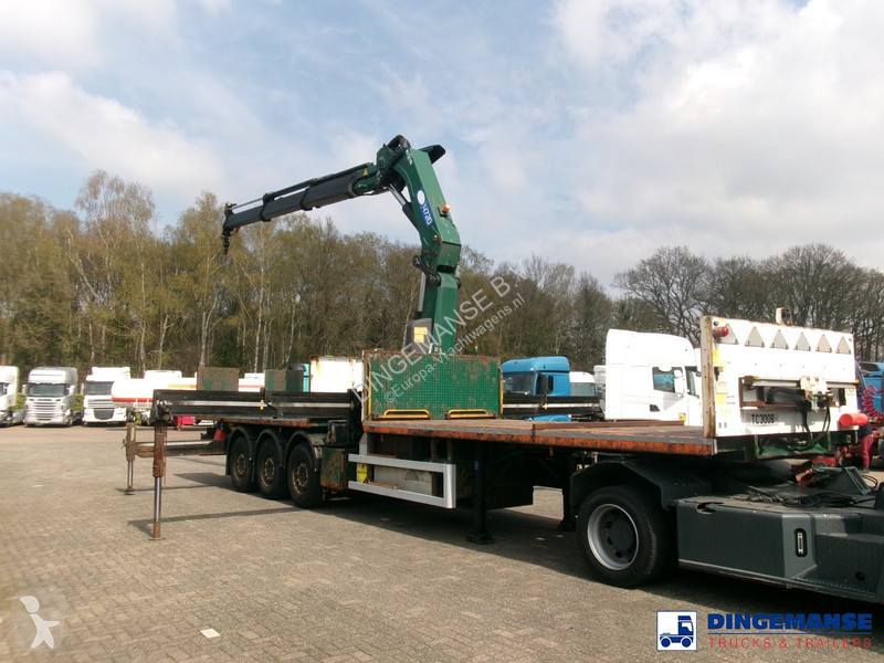 Vrachtwagen Platform trailer + HMF 4720 K3 crane