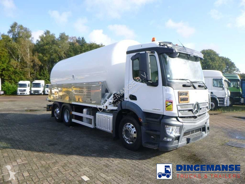 Camion Mercedes 2635 6x2 gas tank 28 m3