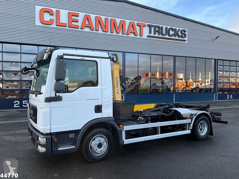 Lastbil MAN 12.250 Palfinger haakarmsysteem