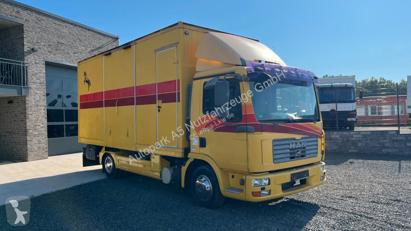 شاحنة MAN 10.180 Euro 4  Pferdetransporter Horse