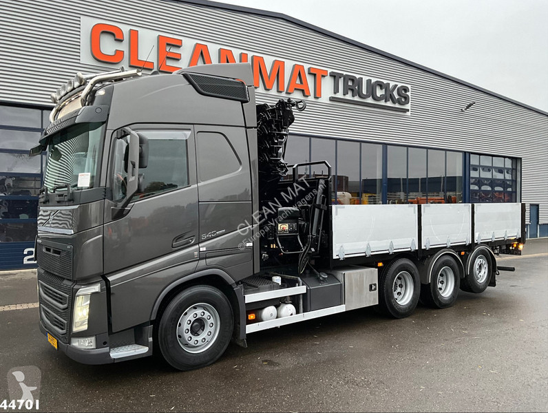 Kamion Volvo 8x4 Euro 6 Hiab 37 Tonmeter laadkraan
