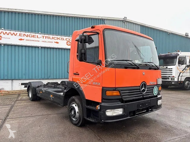 Camion Mercedes 823L DAY CAB (6-CILINDER) 4x2...