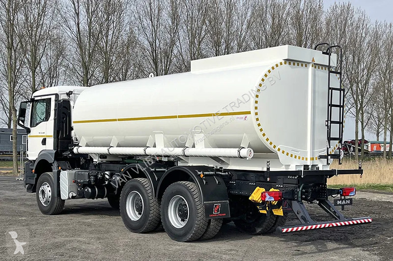 Camión MAN 33.400 BB CH Water Tank Truck (14...