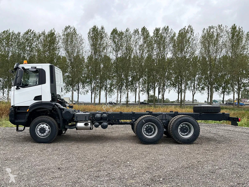 Camión Iveco T-Way AD380T43WH-4200 AT Chassis...