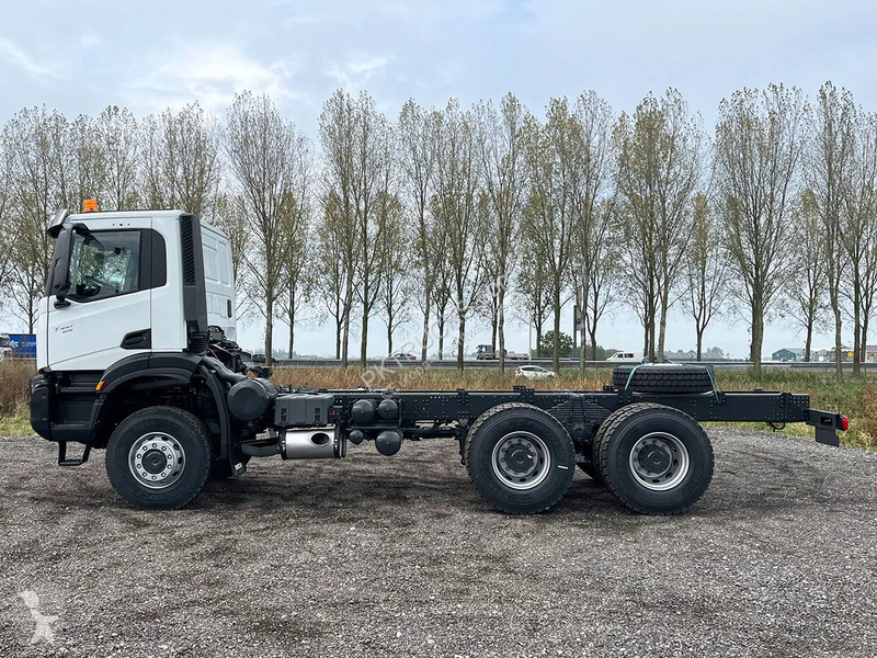 Camión Iveco T-Way AD380T47WH-3800 Chassis...