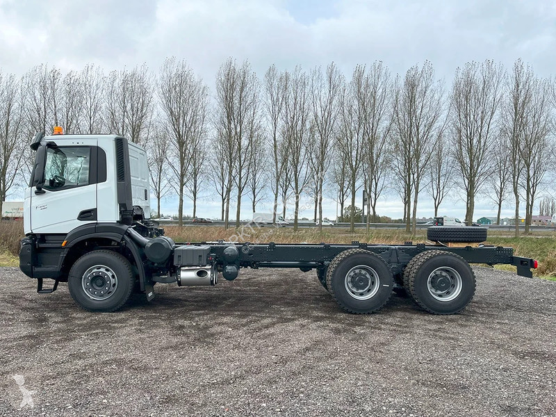 Camión Iveco T-Way AD380T43H-4500 AT Chassis...
