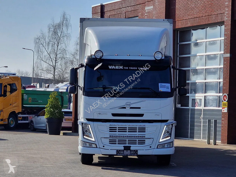 Kamion Volvo 330 4x2 - Carrier MT 18 Frigo -...