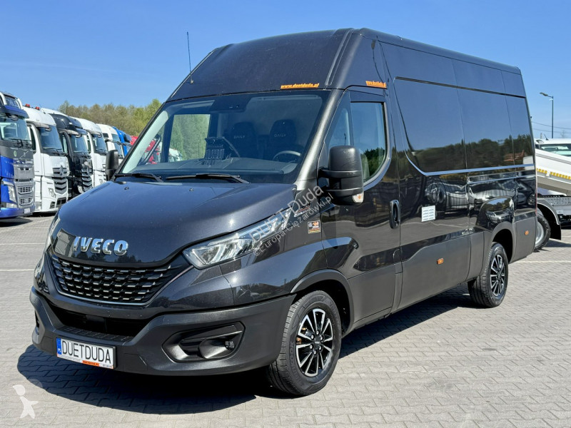 Furgoneta Iveco 35S18