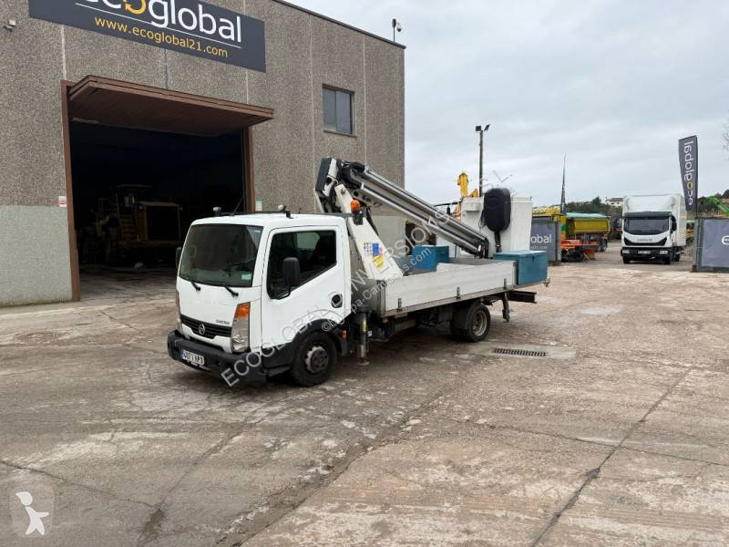 Camion Nissan NT400