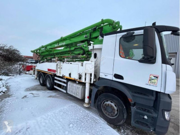 Camion pompe à béton Mercedes