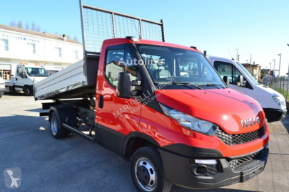Con volquete Iveco