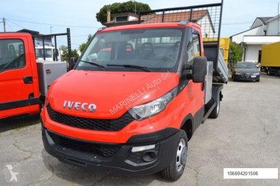 Con volquete Iveco