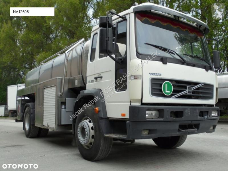 Camión Volvo FL220