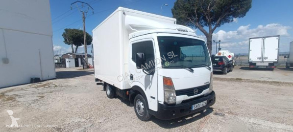 Camion fourgon Nissan