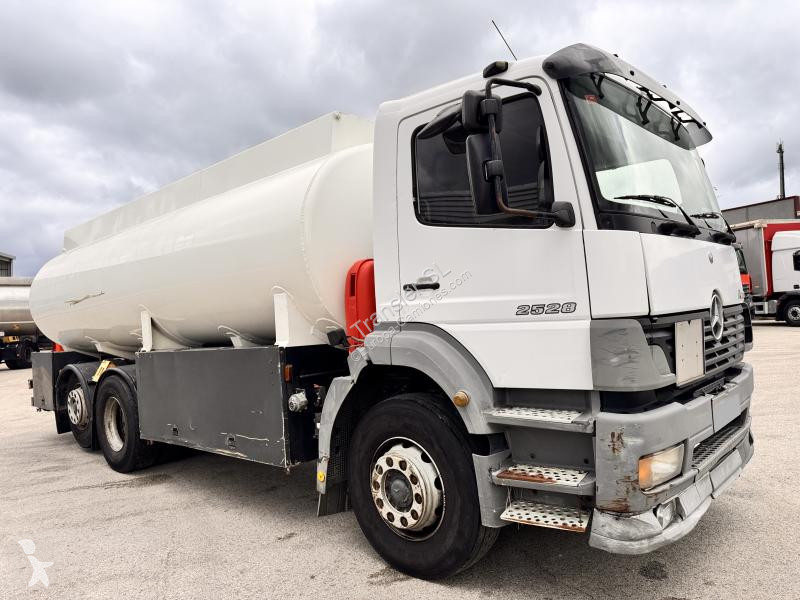 Kamion Mercedes 2528