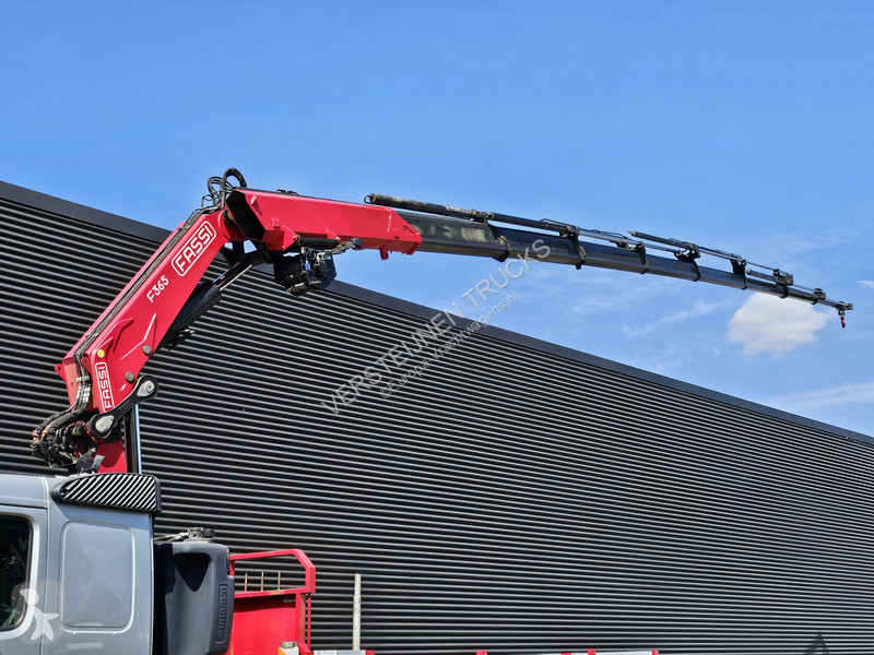 Kamion Volvo FM 8x4-4 / FASSI 36.5 t/m -8 x...
