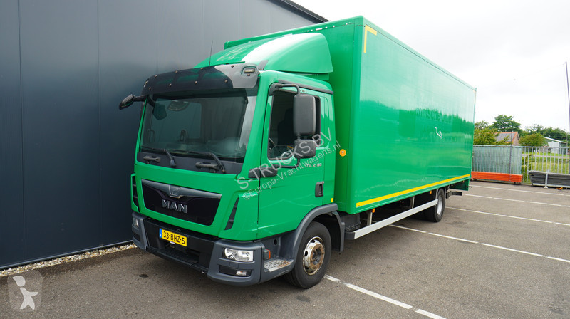 Kamion MAN 12.180 4X2 CLOSED BOX