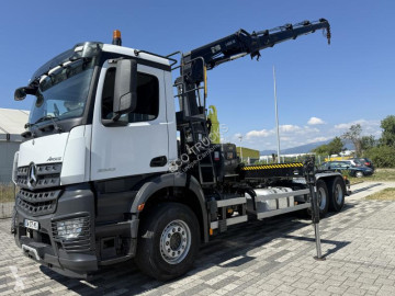 Camion Mercedes Arocs 2645