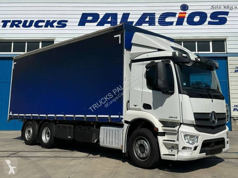 Camion Mercedes con carretilla transportable...