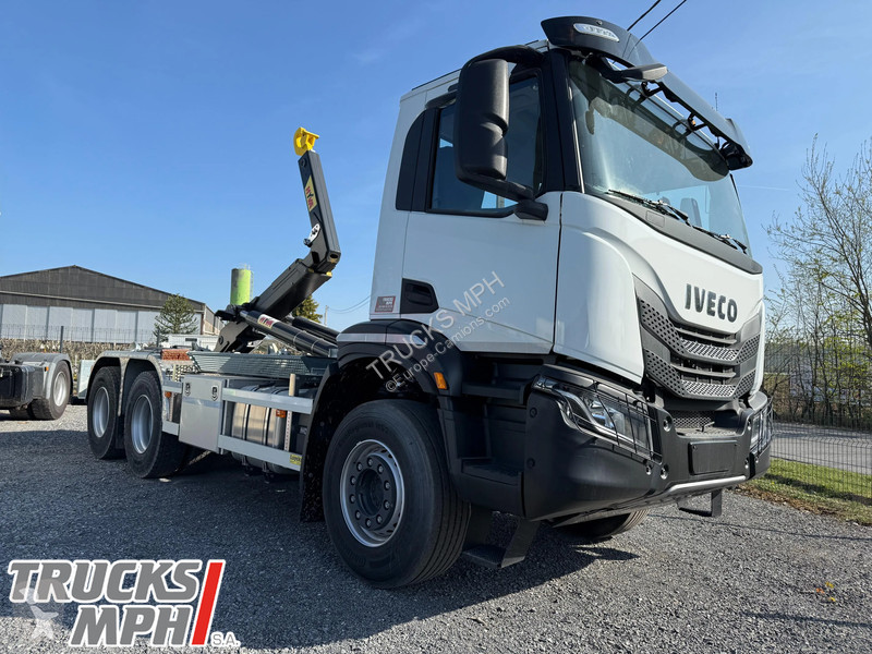 Camion Iveco AD300T48 HYVALIFT 20...