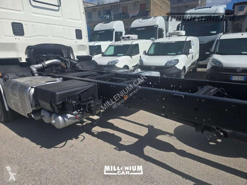 Kamion Iveco 160E32 TELAIO EURO 6