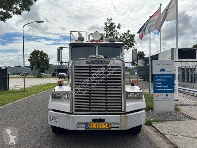 Camion Freightliner 3 AXLE RIGID BODY chassis...