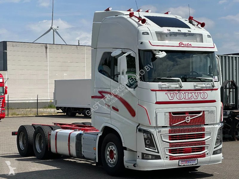 Kamion Volvo 16750 6x4 Globe XL Chassis...