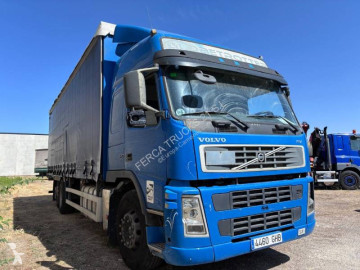 Camión tautliner (lonas correderas) Volvo