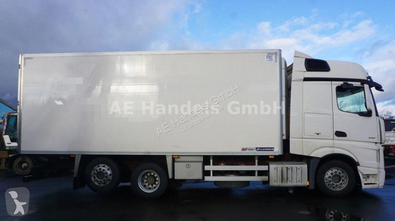 Vrachtwagen Mercedes 2551