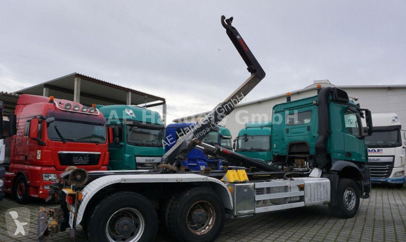 Vrachtwagen Mercedes 3348