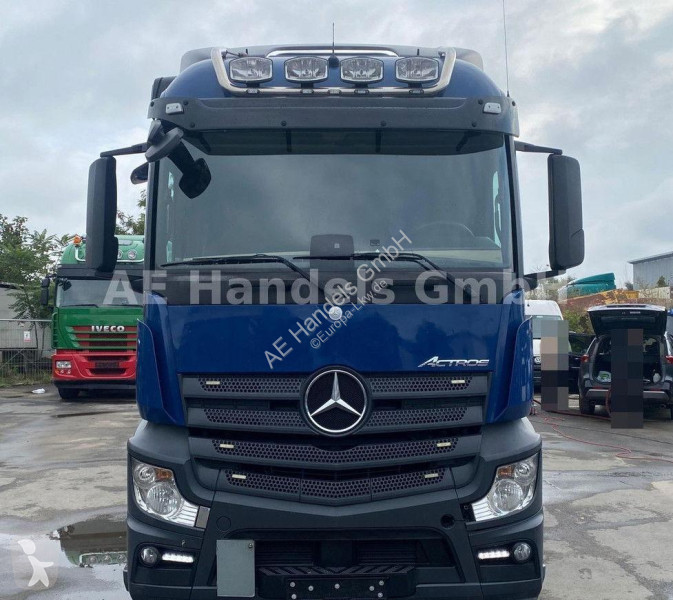 Kamion Mercedes 2542