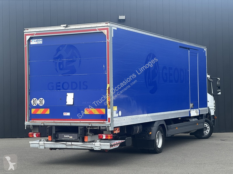 Camion Mercedes 1223 Fourgon