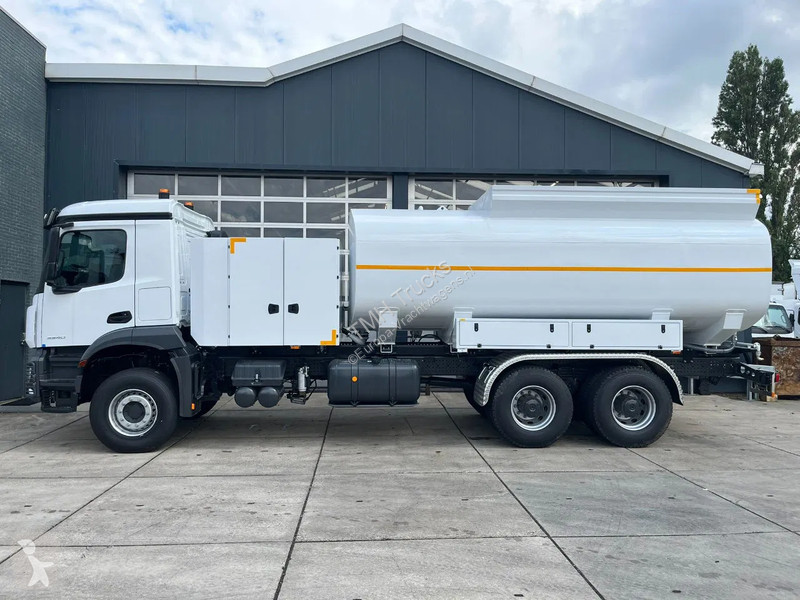 Camião Mercedes 3340 6x4 Water Tank Truck