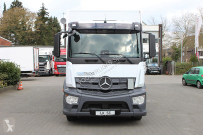 Camion fourgon Mercedes